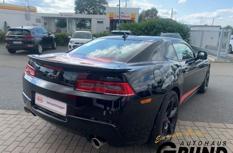 Chevrolet Camaro Coupe 6.2 V8 4